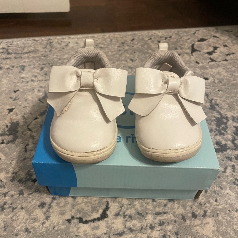 Stride Rite kamila Mary Jane bow sneaker for baby / toddler girl. White